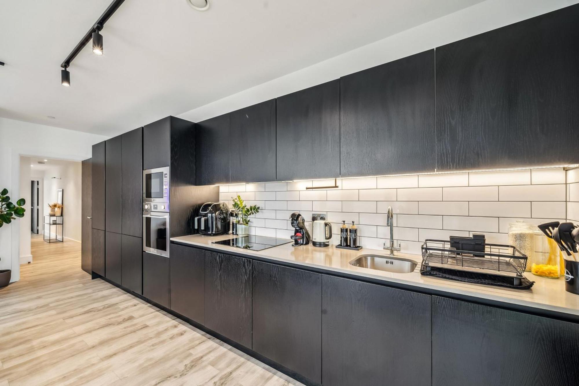 Modern Room, Scenic View, Fast Wi-fi, Balcony London